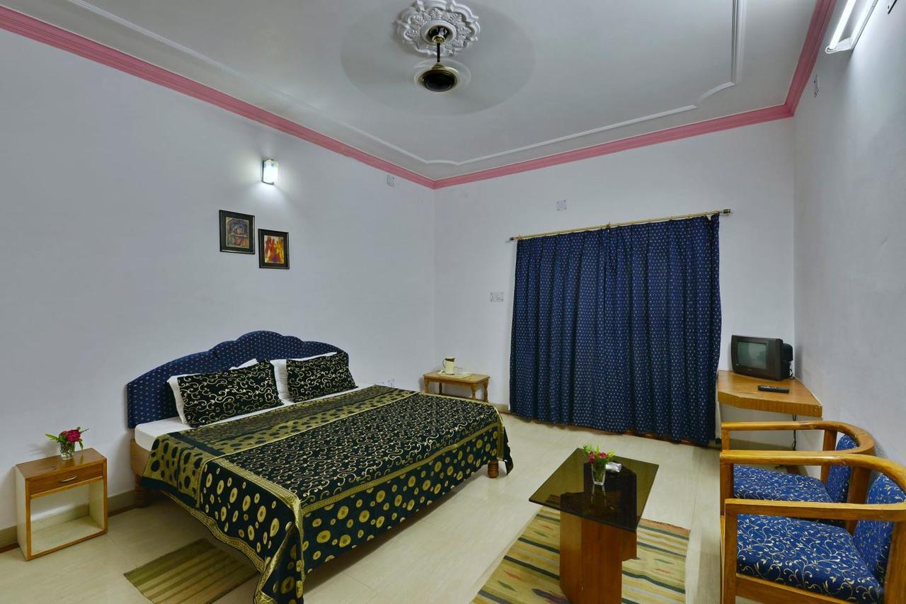 Hotel Surya Кгаджураго Екстер'єр фото