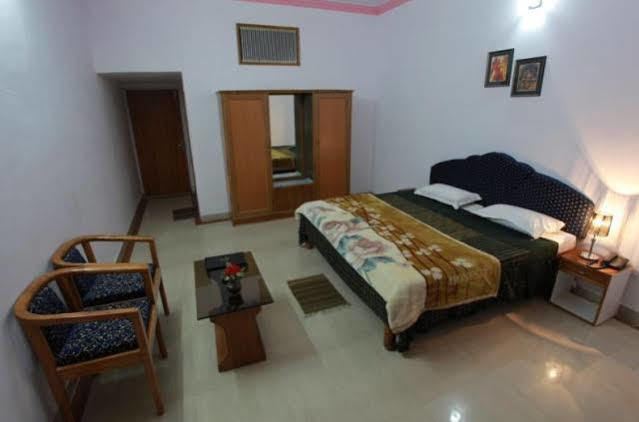 Hotel Surya Кгаджураго Екстер'єр фото