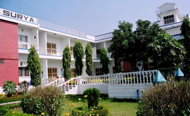 Hotel Surya Кгаджураго Екстер'єр фото